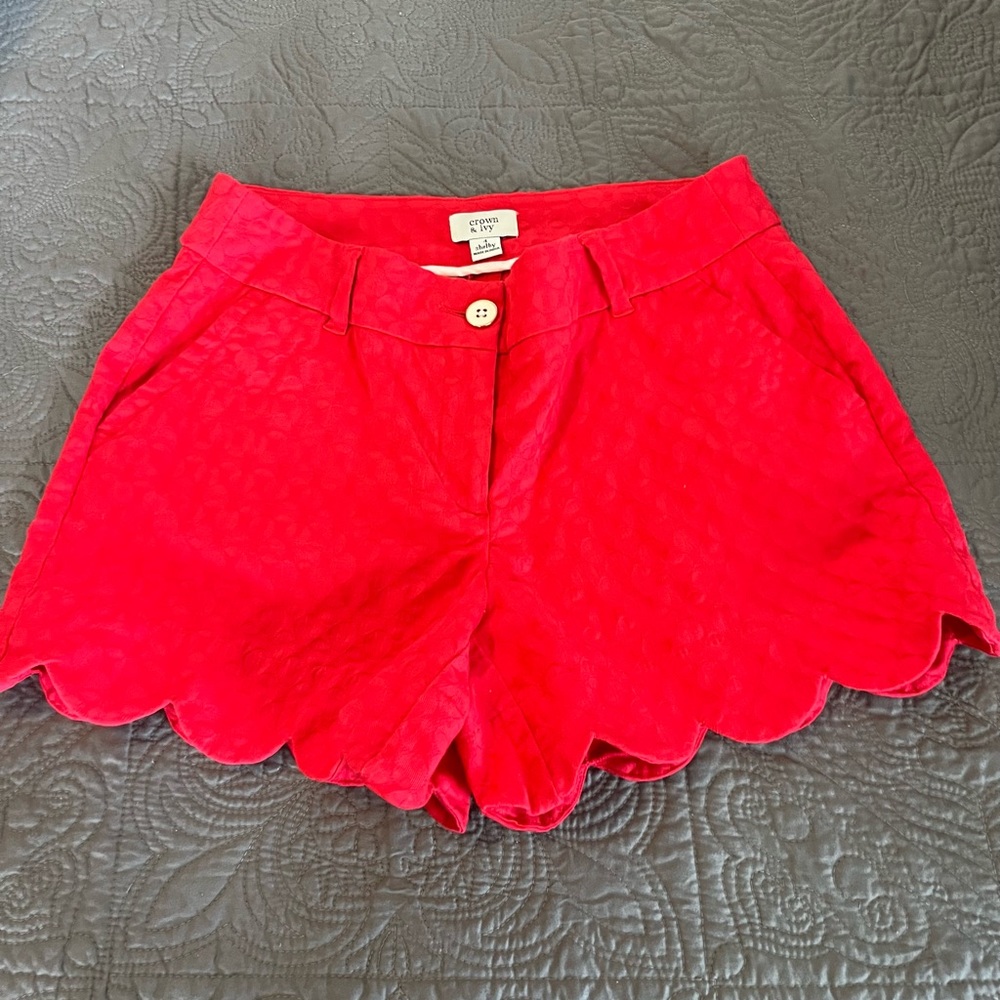 Crown & Ivy Shelby Scalloped Shorts Red Size 4